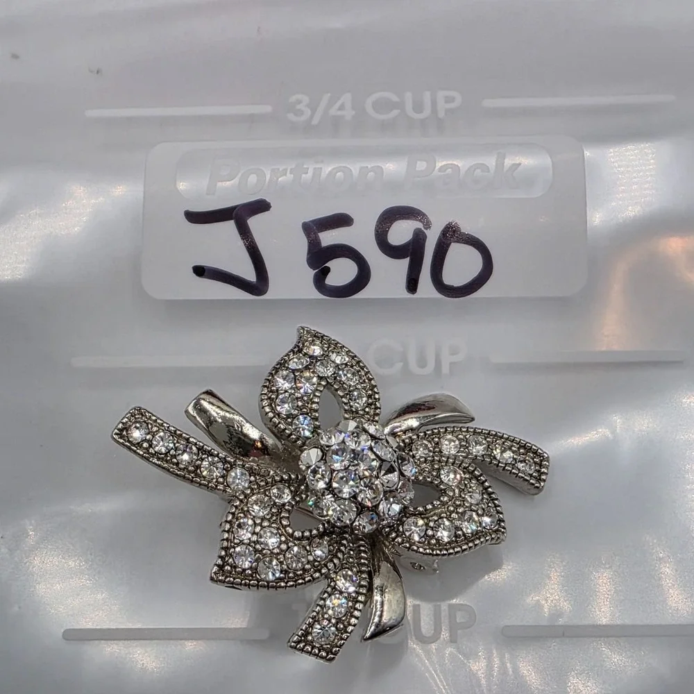 Vintage Rhinestone Bow Brooch Silver Tone Flower Pin Sparkling Crystal‎ Wedding
